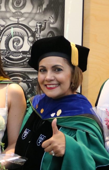 picture of minolfa prieto in lab coat